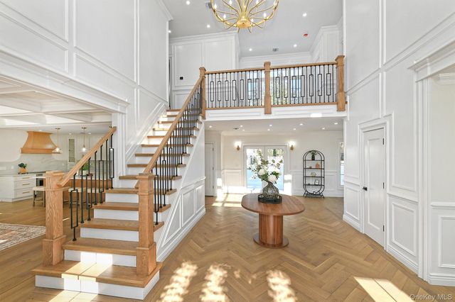 11 Edcris Lane, Huntington, NY 11743