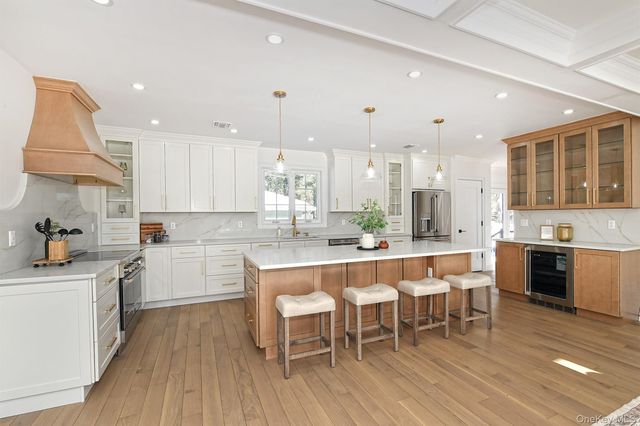 11 Edcris Lane, Huntington, NY 11743