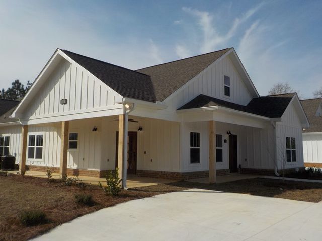 105 NE St. Lawrence Dr., Dothan, AL 36303