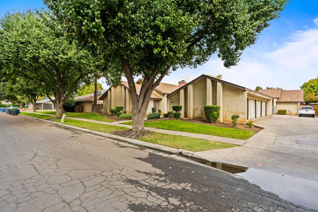 Image 1 of property listing at 5229 E Lyell Avenue, Fresno, CA 93727