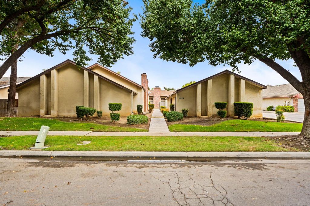 Image 2 of property listing at 5229 E Lyell Avenue, Fresno, CA 93727