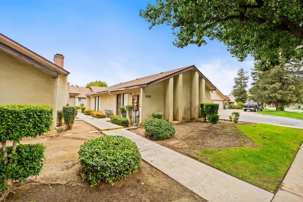 Image 4 of property listing at 5229 E Lyell Avenue, Fresno, CA 93727