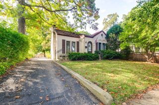 117 E Washington Avenue, Lake Bluff, IL 60044