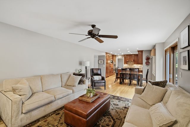 1410 E Eton Drive, Arlington Heights, IL 60004