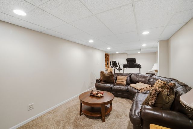 1410 E Eton Drive, Arlington Heights, IL 60004