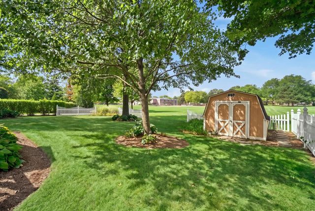 1410 E Eton Drive, Arlington Heights, IL 60004