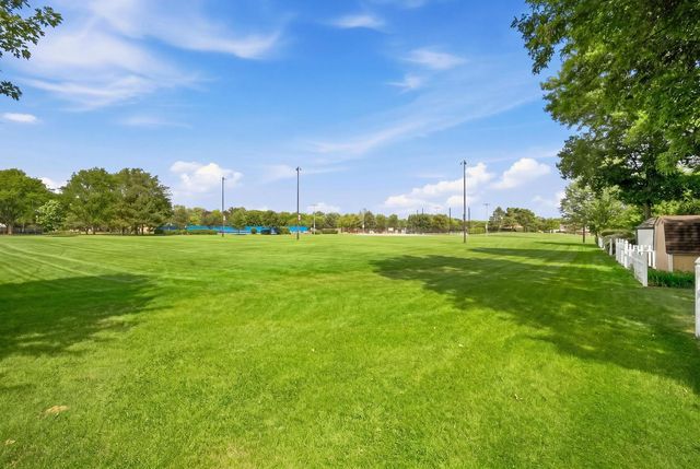 1410 E Eton Drive, Arlington Heights, IL 60004