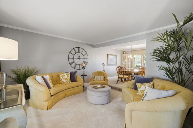 1410 E Eton Drive, Arlington Heights, IL 60004