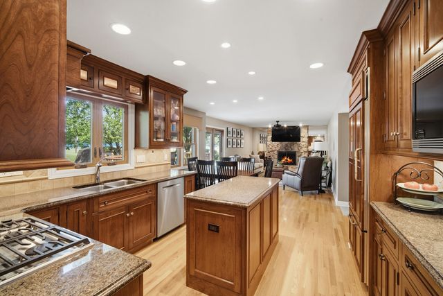 1410 E Eton Drive, Arlington Heights, IL 60004