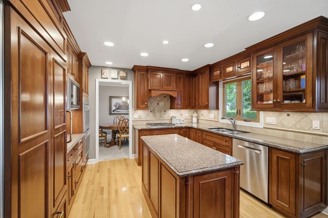 1410 E Eton Drive, Arlington Heights, IL 60004