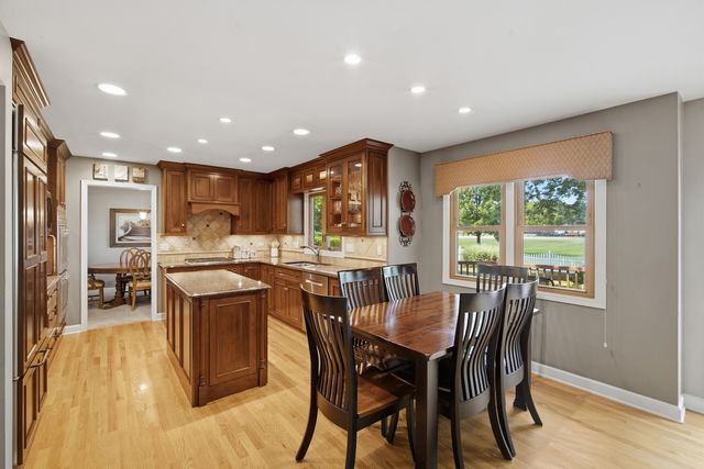 1410 E Eton Drive, Arlington Heights, IL 60004