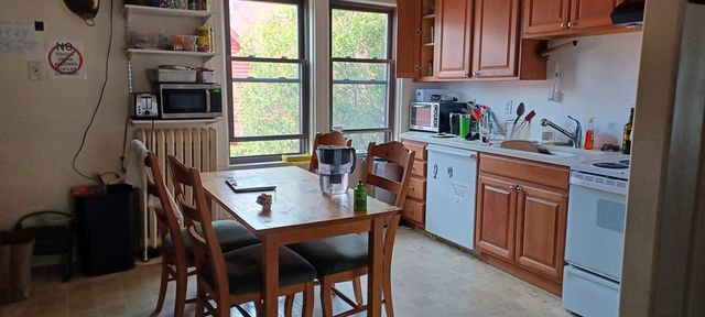 64 Fruit St, Worcester, MA 01609