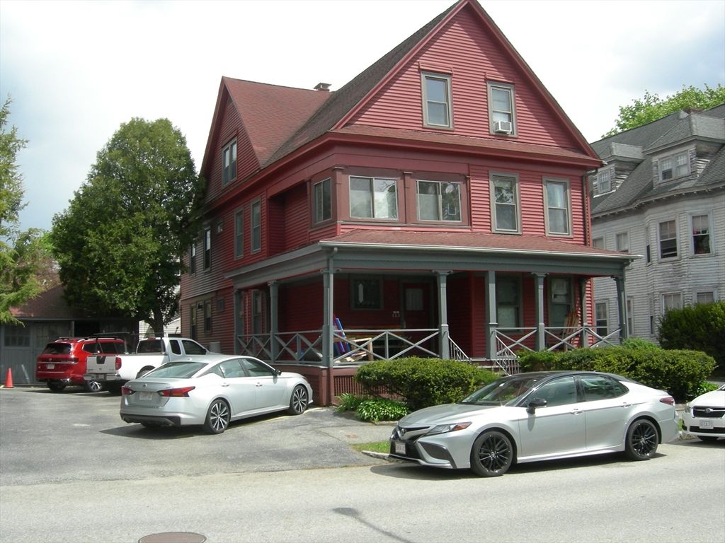 64 Fruit St, Worcester, MA 01609