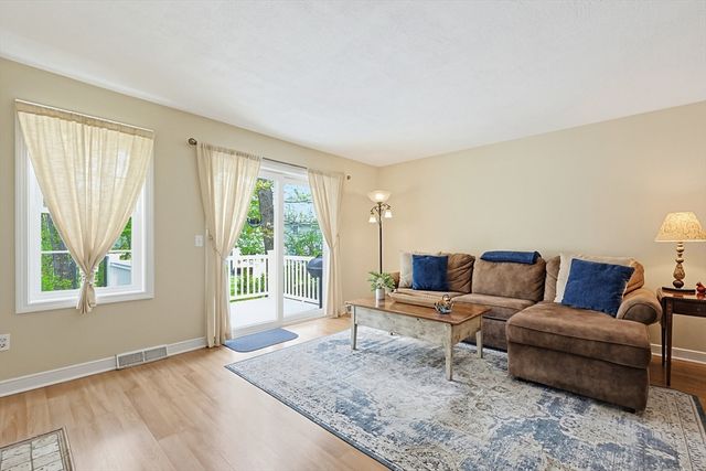 204 Laurelwood Dr 204, Hopedale, MA 01747