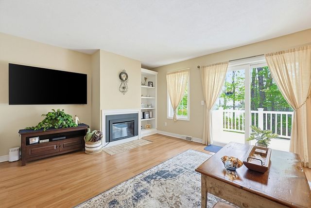 204 Laurelwood Dr 204, Hopedale, MA 01747