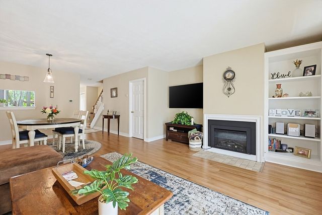 204 Laurelwood Dr 204, Hopedale, MA 01747