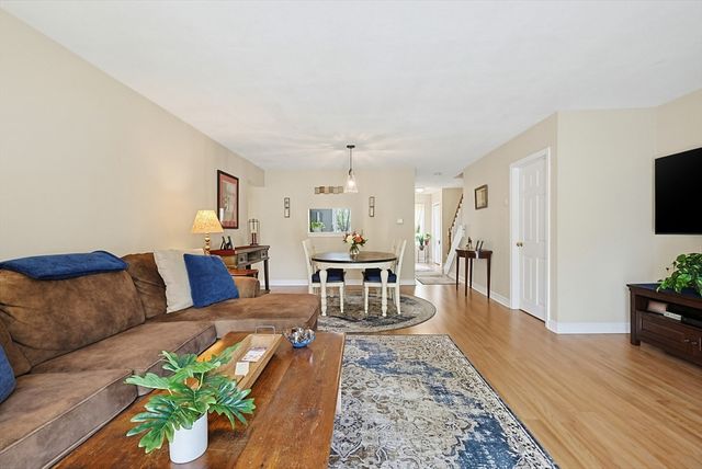 204 Laurelwood Dr 204, Hopedale, MA 01747