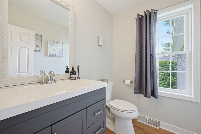 204 Laurelwood Dr 204, Hopedale, MA 01747
