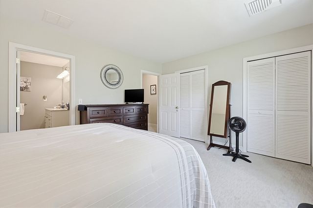 204 Laurelwood Dr 204, Hopedale, MA 01747