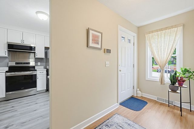 204 Laurelwood Dr 204, Hopedale, MA 01747