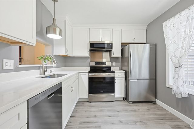 204 Laurelwood Dr 204, Hopedale, MA 01747
