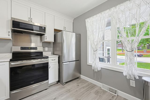 204 Laurelwood Dr 204, Hopedale, MA 01747