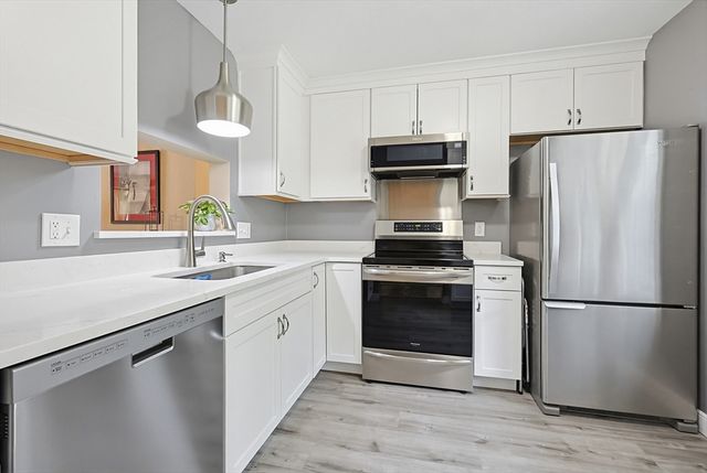 204 Laurelwood Dr 204, Hopedale, MA 01747