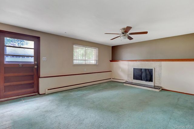 41 Fremont Street, Lindenhurst, NY 11757
