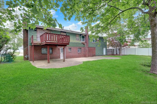 41 Fremont Street, Lindenhurst, NY 11757
