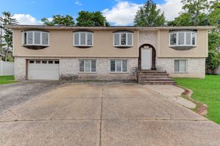 41 Fremont Street, Lindenhurst, NY 11757