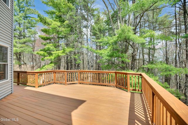 6 Sunrise Terrace, North Greenbush, NY 12198