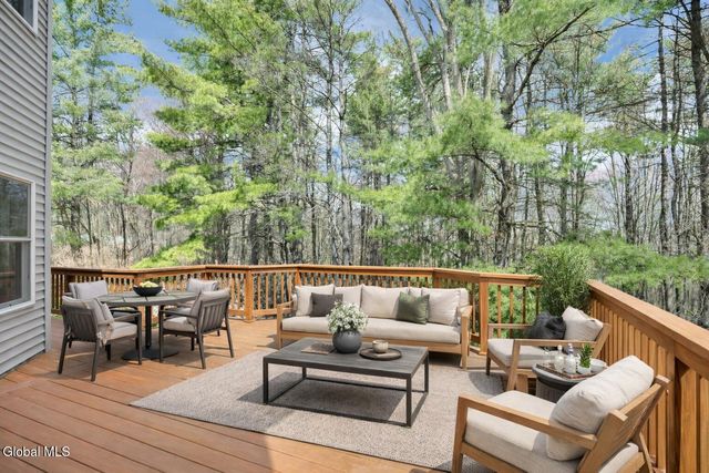 6 Sunrise Terrace, North Greenbush, NY 12198