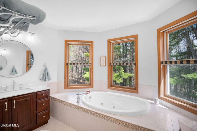 6 Sunrise Terrace, North Greenbush, NY 12198