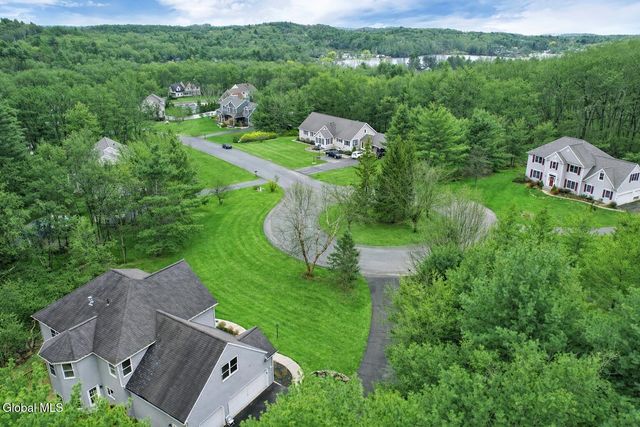 6 Sunrise Terrace, North Greenbush, NY 12198