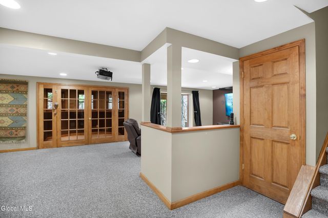 6 Sunrise Terrace, North Greenbush, NY 12198