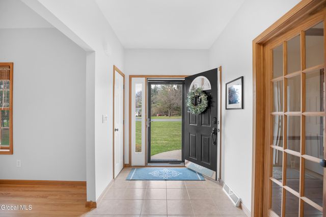 6 Sunrise Terrace, North Greenbush, NY 12198