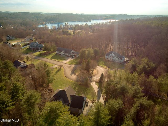 6 Sunrise Terrace, North Greenbush, NY 12198