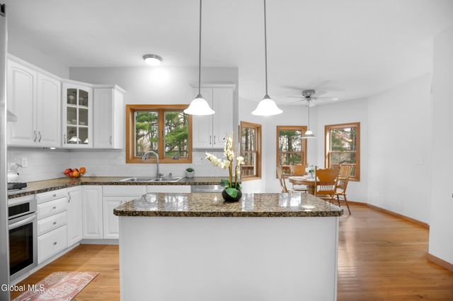 6 Sunrise Terrace, North Greenbush, NY 12198