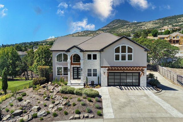 1013 Roxy Ann Road, Medford, OR 97504