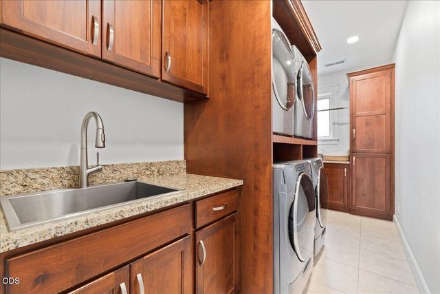 1013 Roxy Ann Road, Medford, OR 97504