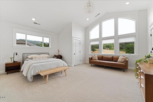 1013 Roxy Ann Road, Medford, OR 97504