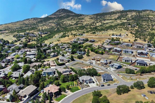 1013 Roxy Ann Road, Medford, OR 97504