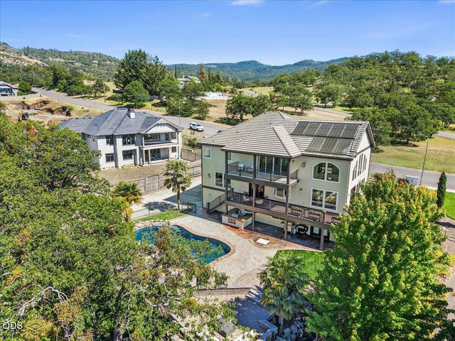 1013 Roxy Ann Road, Medford, OR 97504