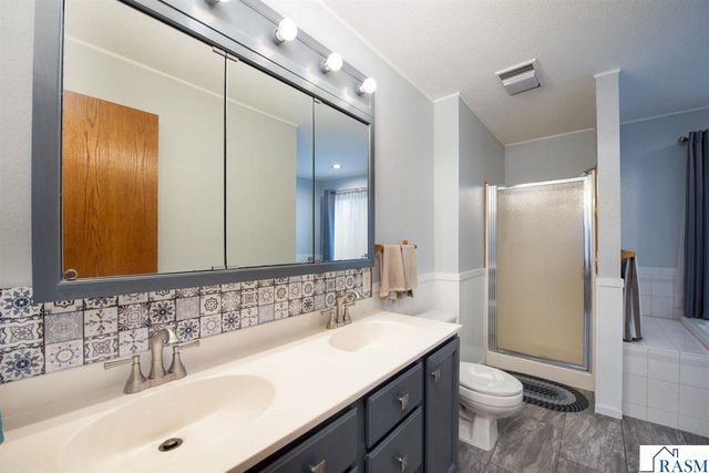 10 Cardinal Court, North Mankato, MN 56003