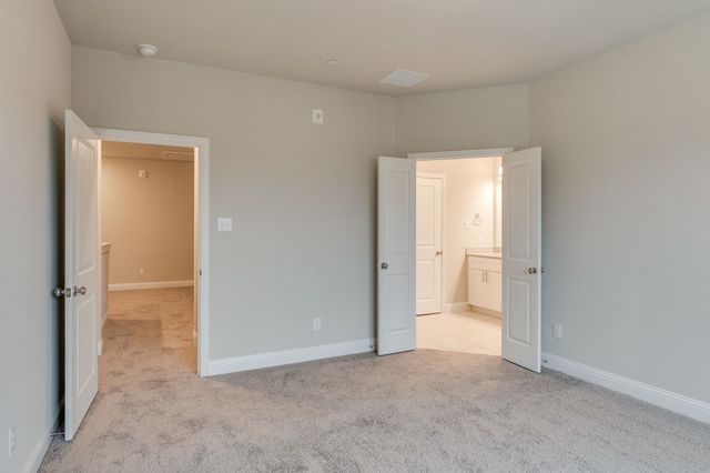 913 Ponds Edge Lane, Euless, TX 76040