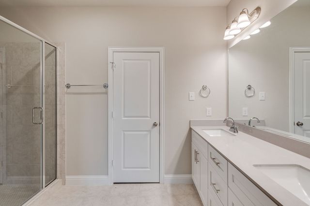 913 Ponds Edge Lane, Euless, TX 76040
