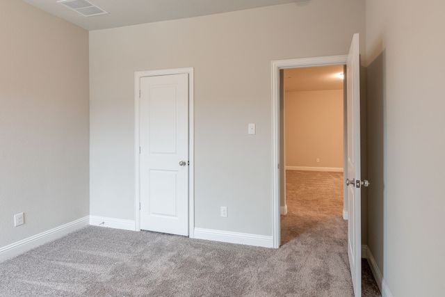 913 Ponds Edge Lane, Euless, TX 76040