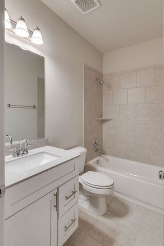 913 Ponds Edge Lane, Euless, TX 76040