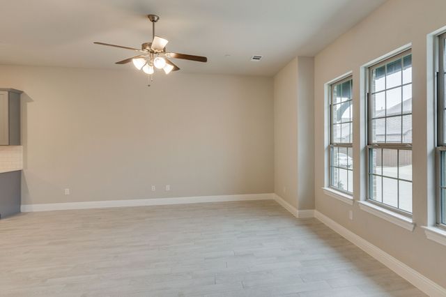 913 Ponds Edge Lane, Euless, TX 76040