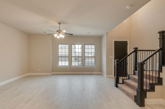 913 Ponds Edge Lane, Euless, TX 76040